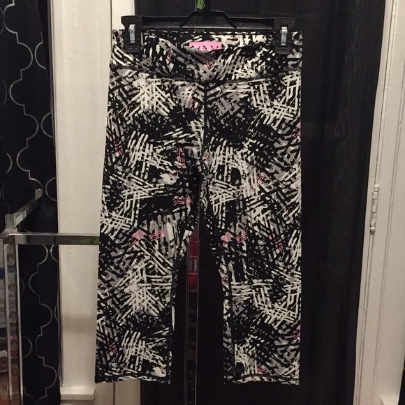 MARC NY CAPRIS SIZE MEDIUM - Picture 1 of 1